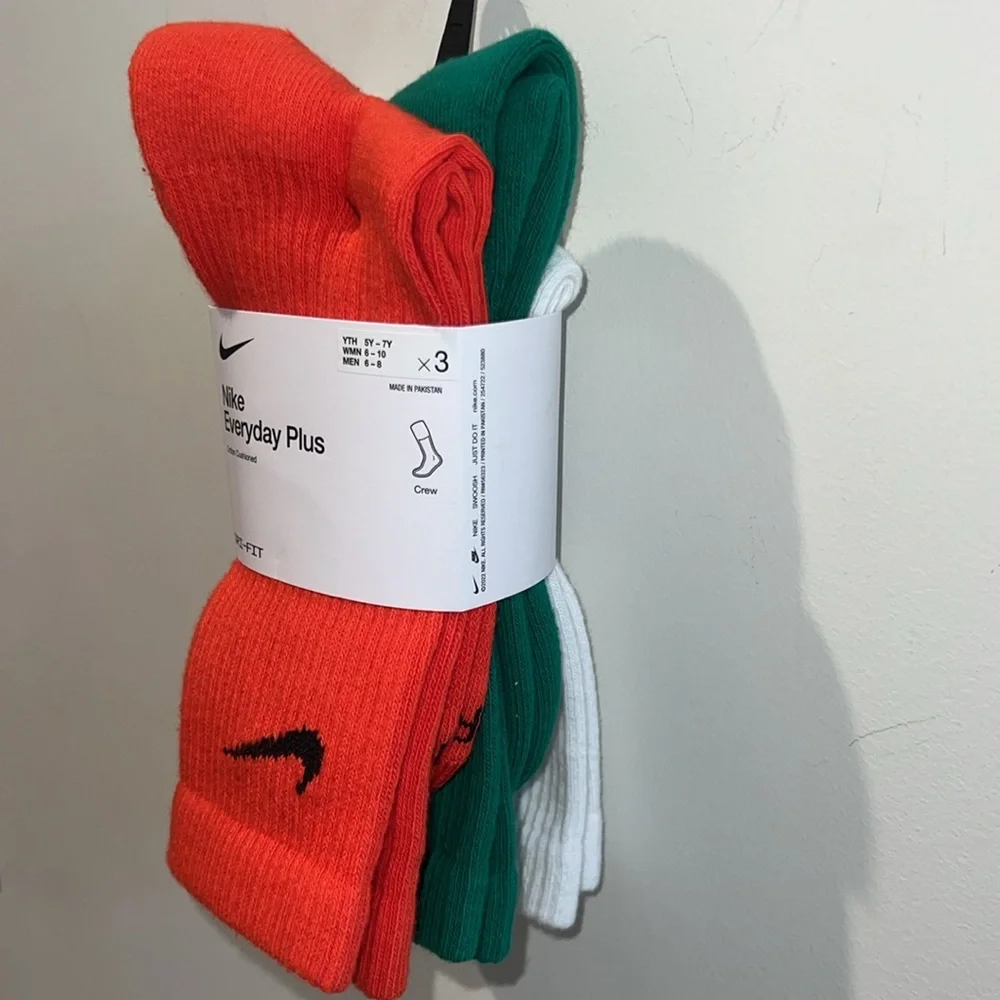 FIRM PRICE Nike Everyday Plus Cushioned Socks
